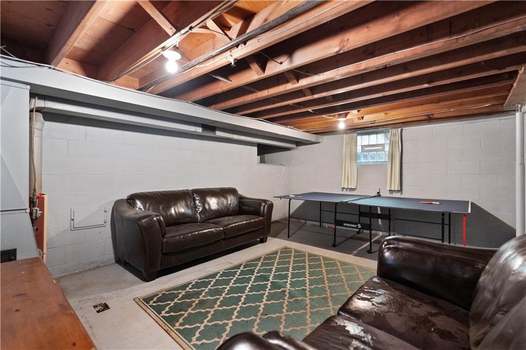 720 Perry Highway Pittsburgh, PA 15229 - Photo 27 of 39 a living room with furniture