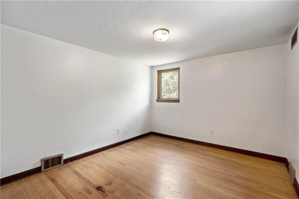 720 Perry Highway Pittsburgh, PA 15229 - Photo 34 of 39 an empty room with a workspace and a window