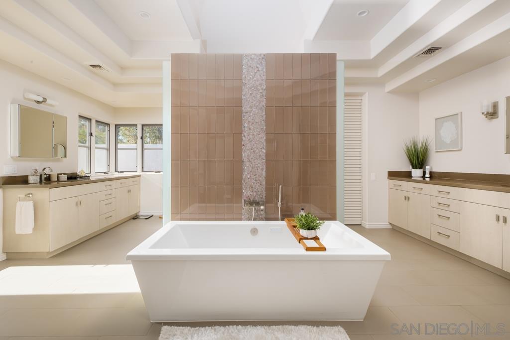 7060 Rancho Cielo Rancho Santa Fe, CA 92067 - Photo 8 of 25 a white bath tub sitting in a bathroom