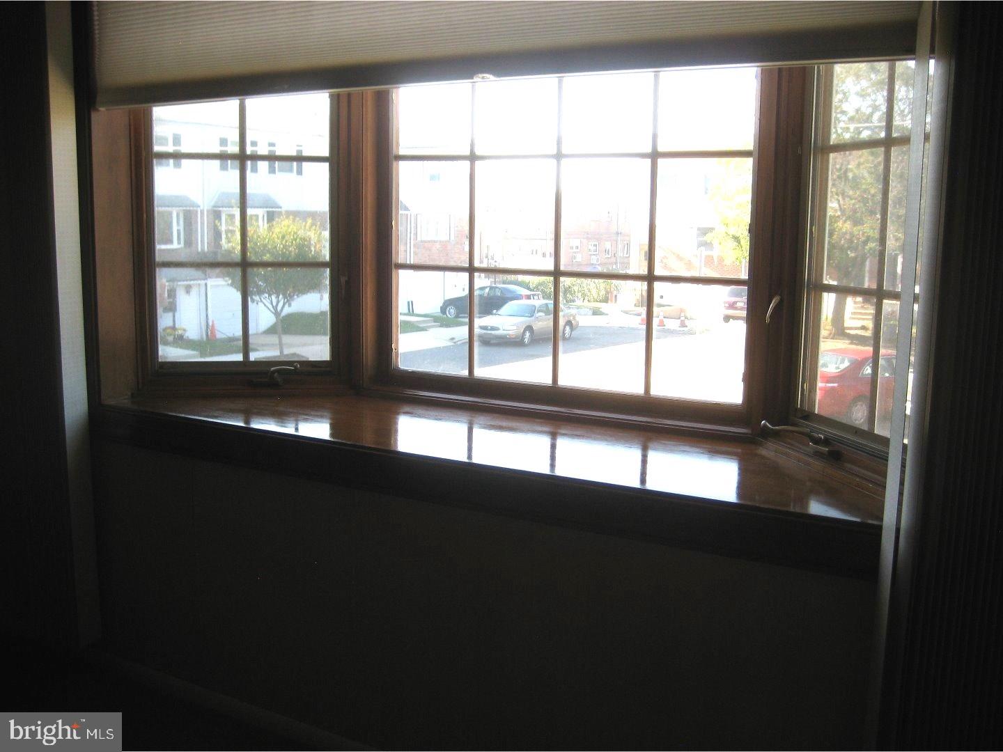 12111 Covert Road Philadelphia, PA 19154 - Photo 6 of 20 Living Room