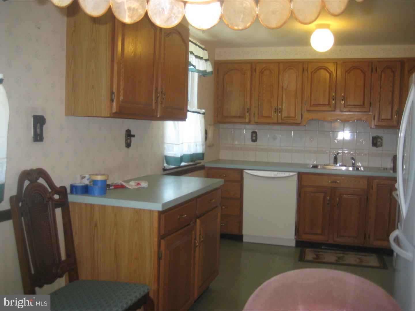 12111 Covert Road Philadelphia, PA 19154 - Photo 8 of 20 Kitchen