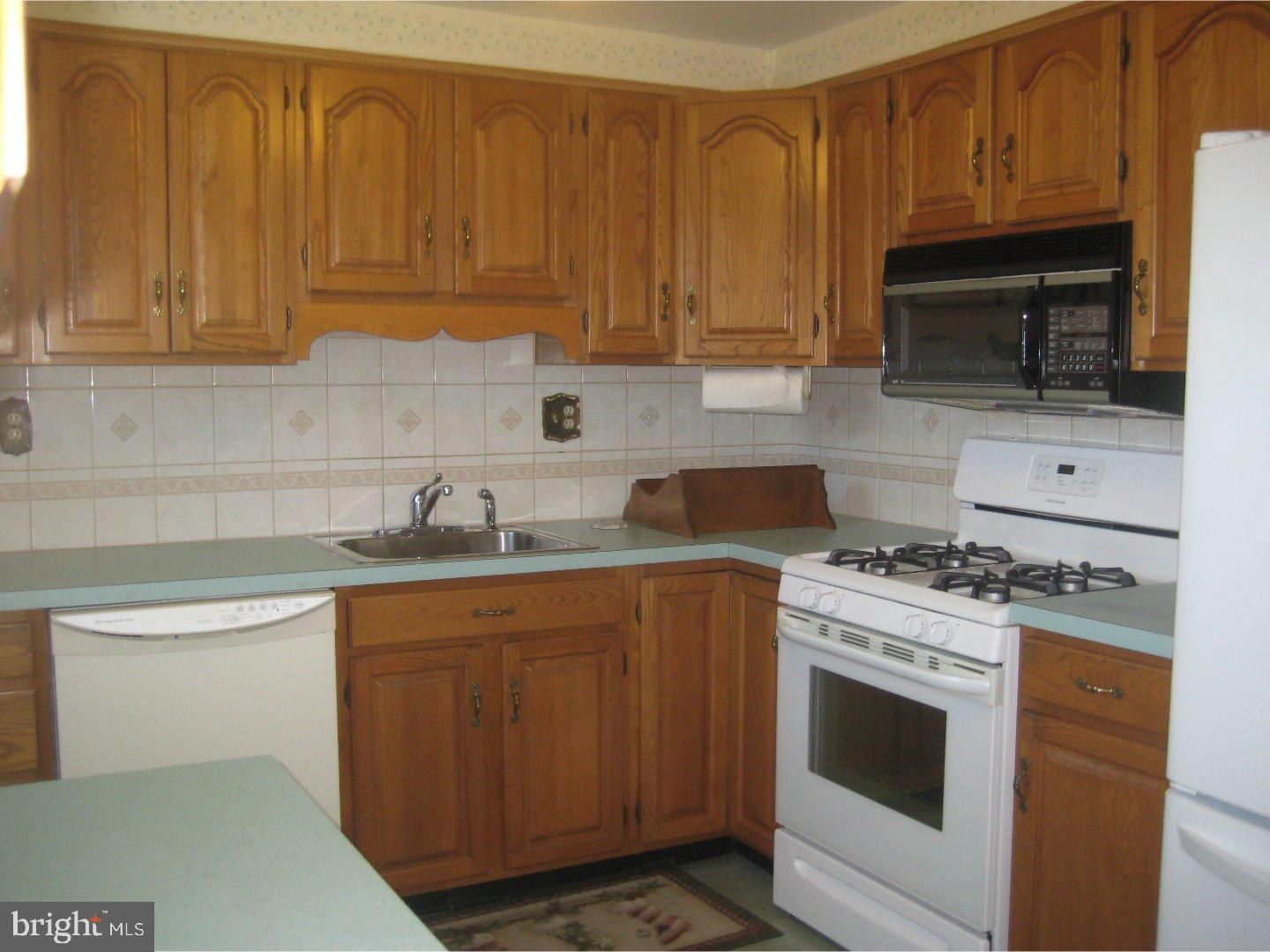 12111 Covert Road Philadelphia, PA 19154 - Photo 9 of 20 Kitchen