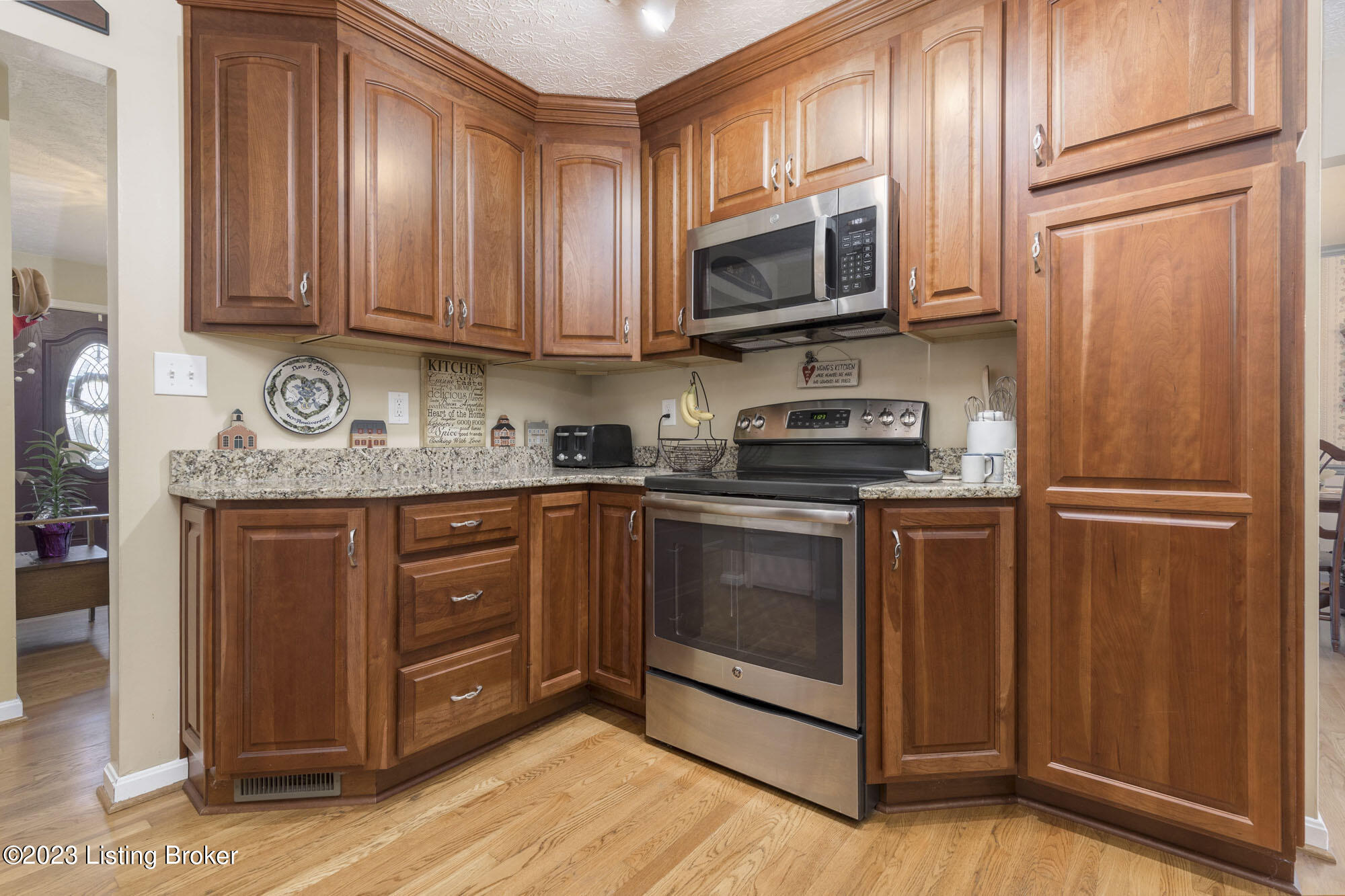 6601 Windhurst Road Louisville, KY 40207 - Photo 13 of 48 56932931-2B64-49DC-9C00-38902B8C6DC3