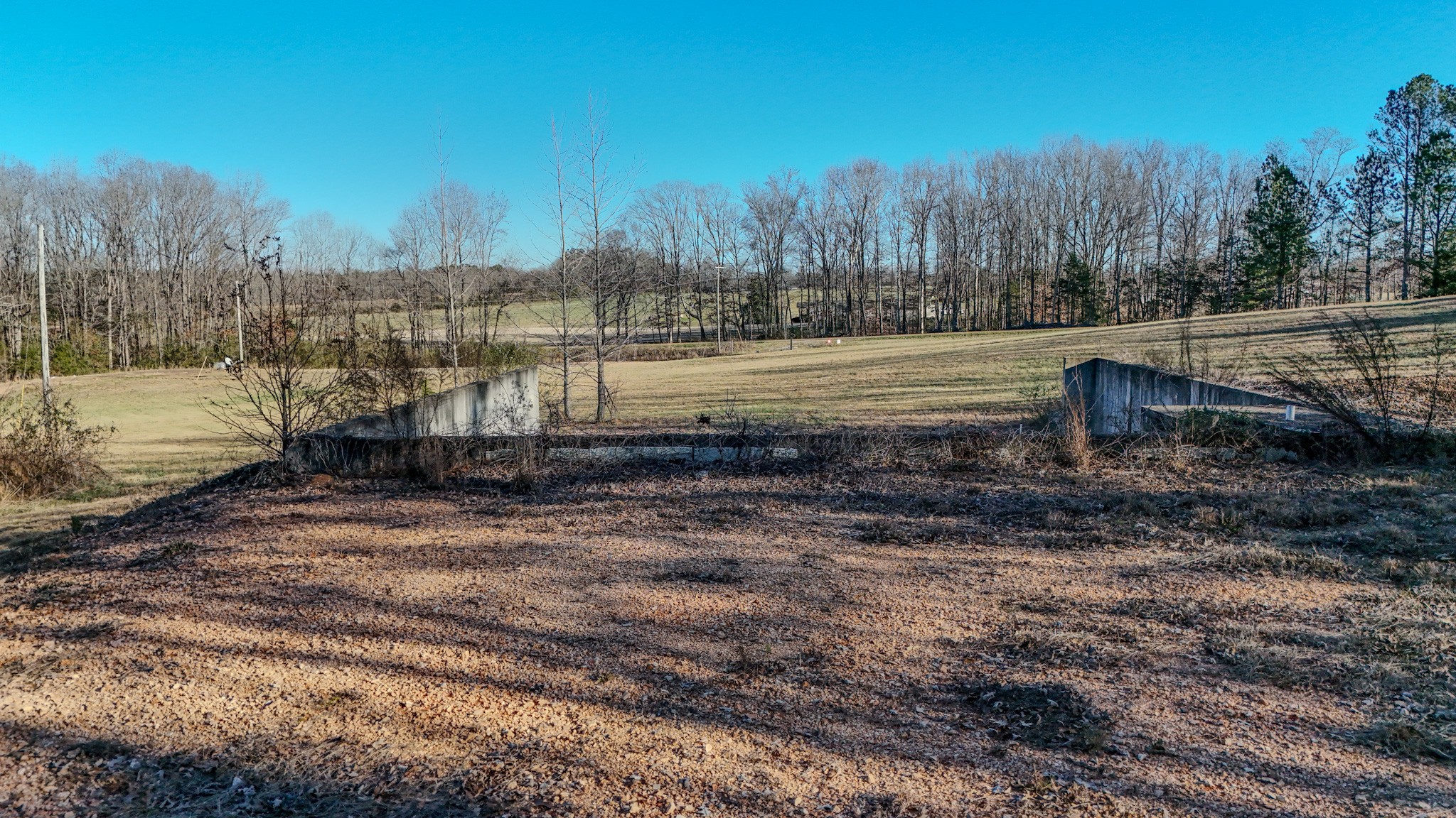 0 Hwy 100 West Decaturville Tn 38329 Decaturville, TN 38329 - Photo 16 of 23 a view of a yard with a house