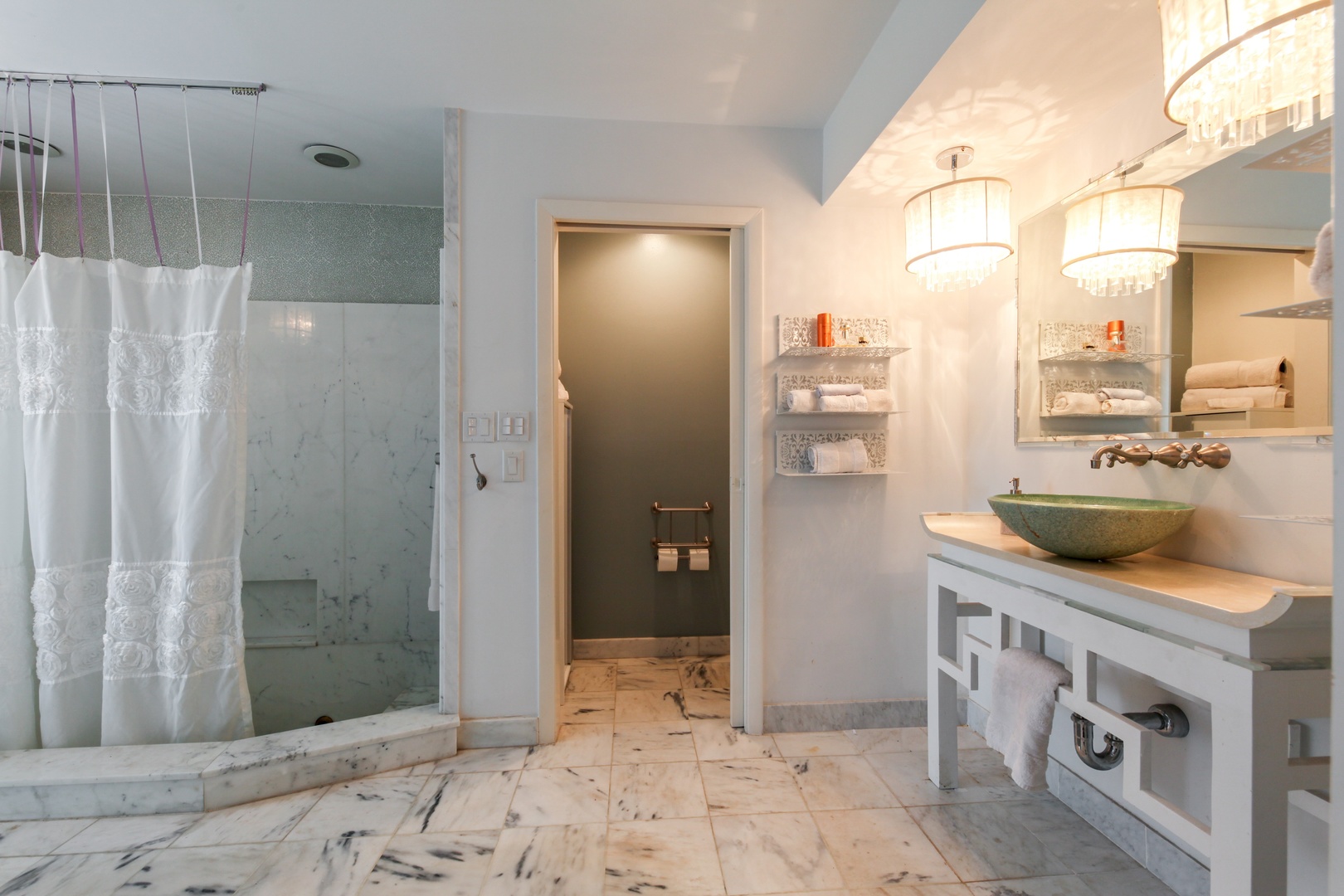 13 Meadowview Road Northfield, IL 60093 - Photo 13 of 23 a view of bathroom with dual sinks