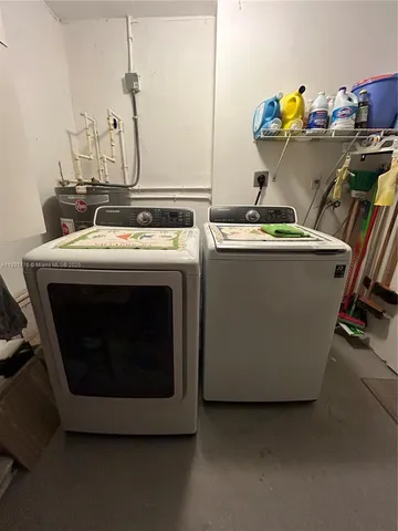 a view of a livingroom with furniture