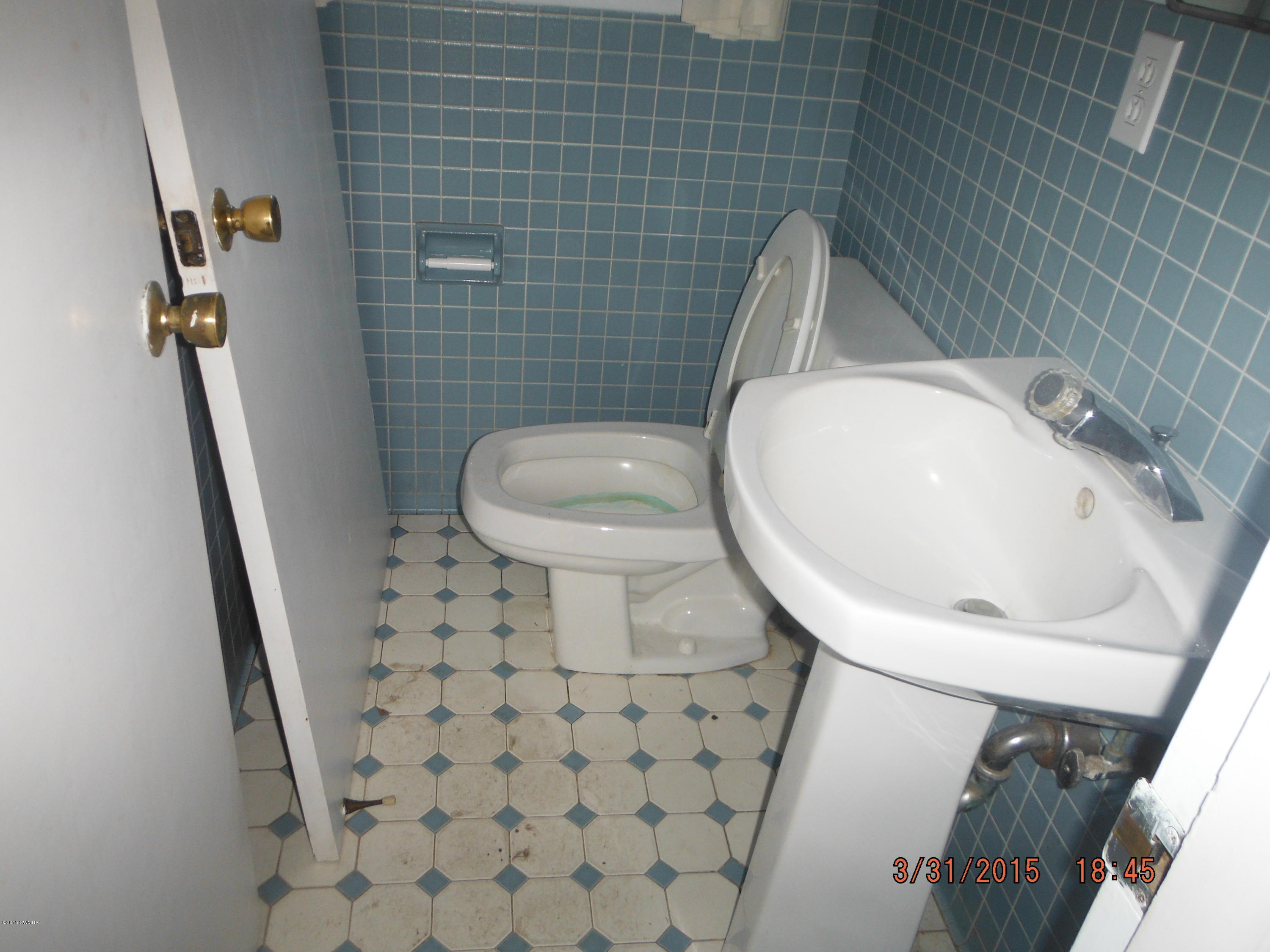 1004 Northampton Road Kalamazoo, MI 49006 - Photo 9 of 22 Robert033115pm 017.JPG