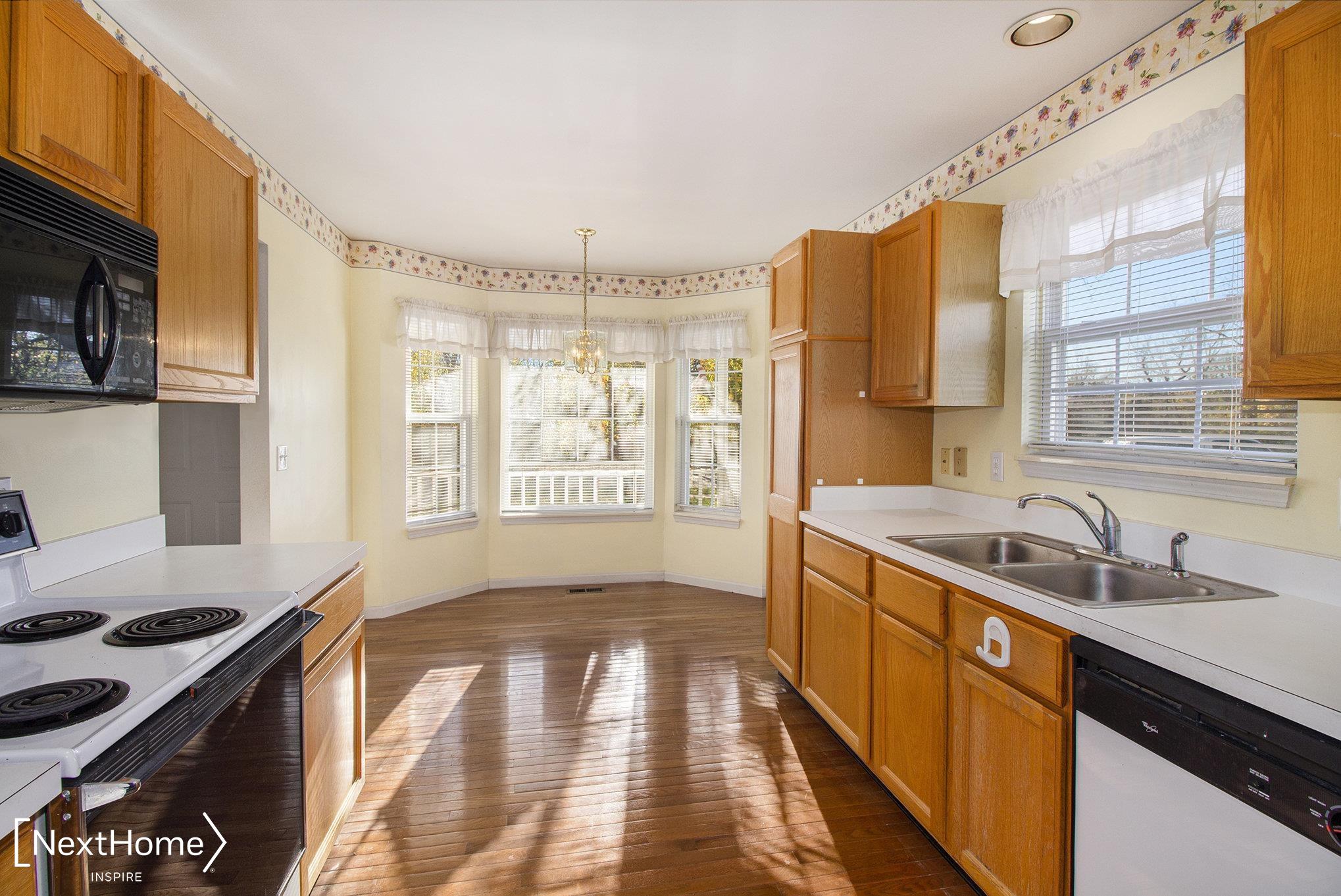1054 Curzon Street Howell, MI 48843 - Photo 12 of 26 50159774-b3c4e06b-65ff-4d31-bd50-d861fae3302a.JPG