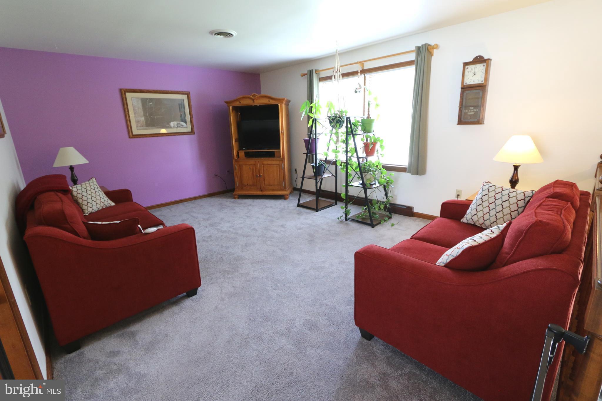 16611 Edward Doub Road Williamsport, MD 21795 - Photo 2 of 27 Living Room