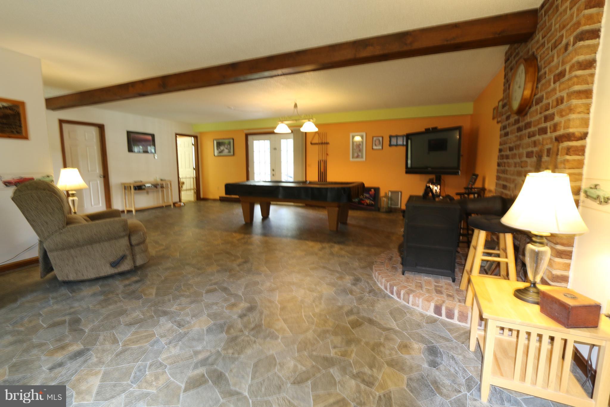 16611 Edward Doub Road Williamsport, MD 21795 - Photo 11 of 27 Family Room