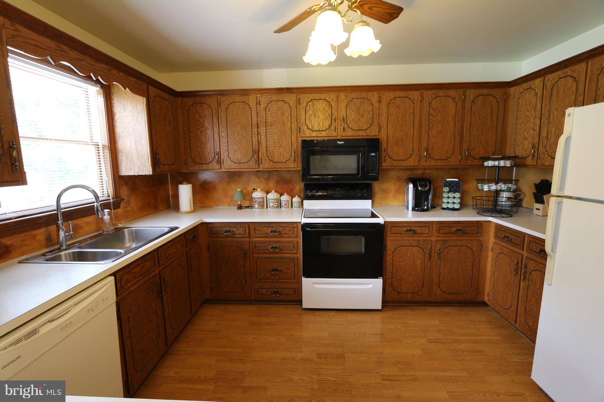 16611 Edward Doub Road Williamsport, MD 21795 - Photo 4 of 27 Kitchen