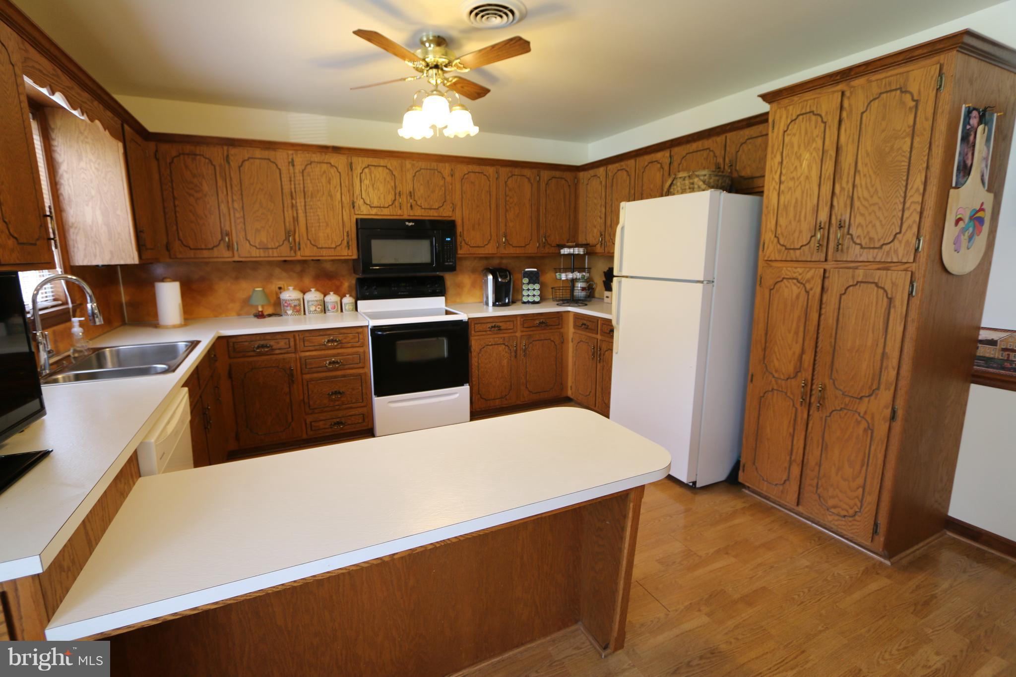 16611 Edward Doub Road Williamsport, MD 21795 - Photo 5 of 27 Kitchen