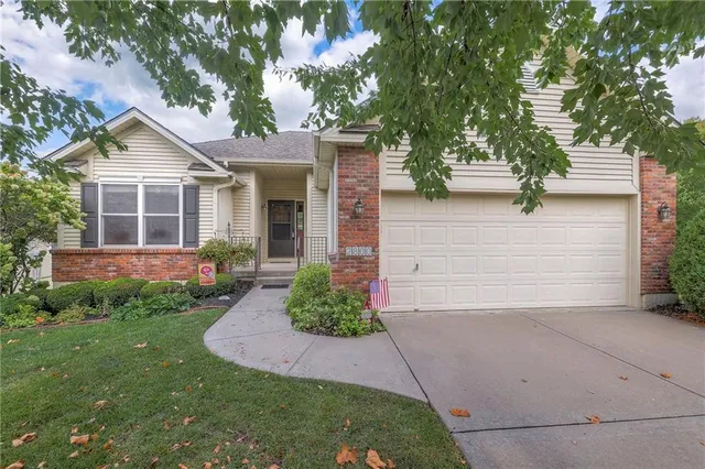 $389,900 | 2800 South Woodbury Drive, Independence, MO 64055