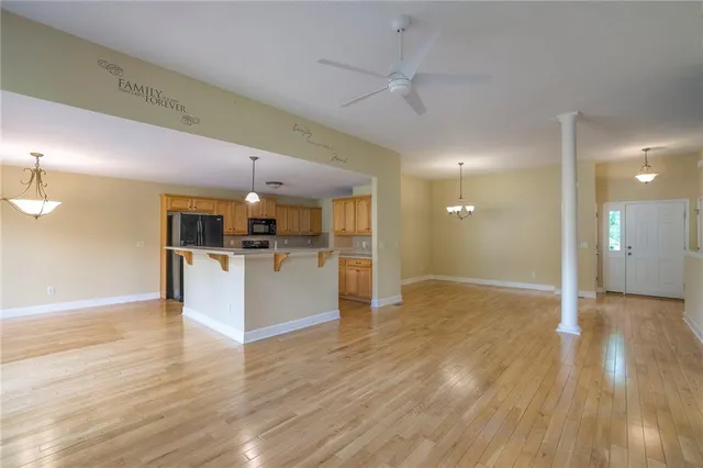 $389,900 | 2800 South Woodbury Drive, Independence, MO 64055