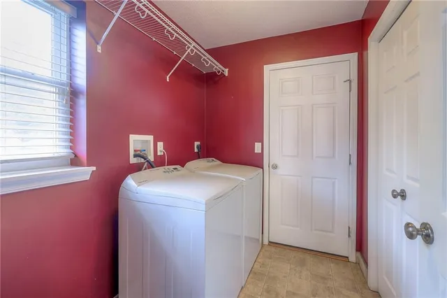 $389,900 | 2800 South Woodbury Drive, Independence, MO 64055