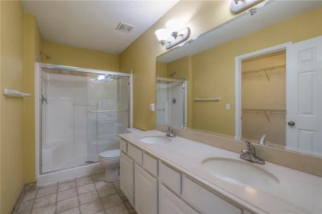 $389,900 | 2800 South Woodbury Drive, Independence, MO 64055