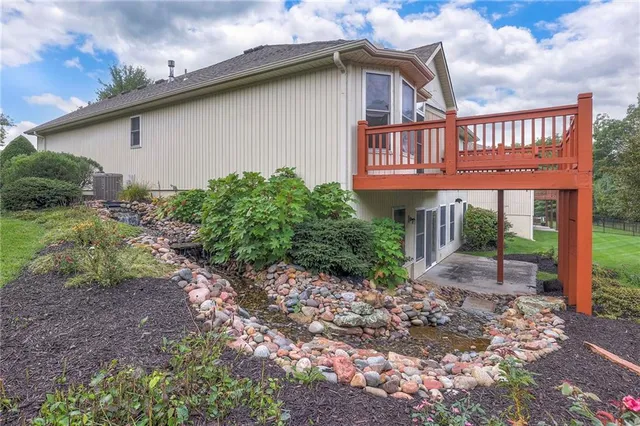 $389,900 | 2800 South Woodbury Drive, Independence, MO 64055