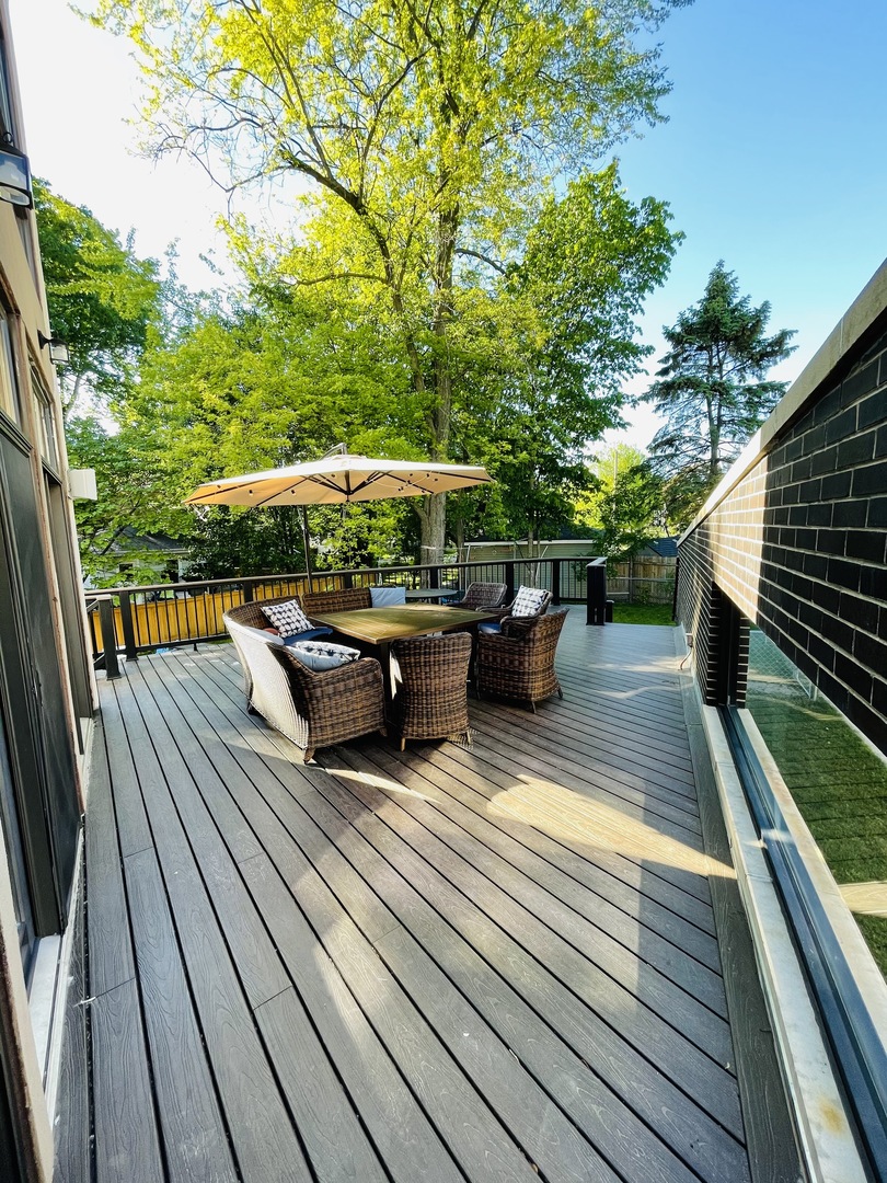 1565 Harding Road Northfield, IL 60093 - Photo 24 of 35 a outdoor view with sitting space