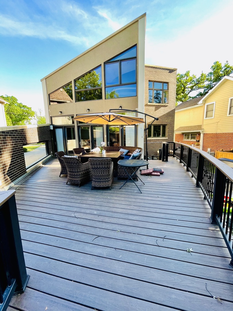 1565 Harding Road Northfield, IL 60093 - Photo 25 of 35 a view of a patio with dining table and chairs