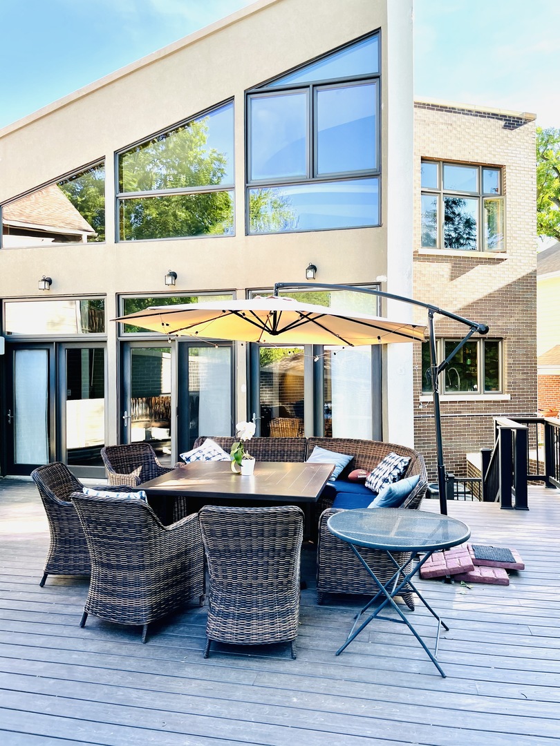 1565 Harding Road Northfield, IL 60093 - Photo 26 of 35 a outdoor space with patio lots of furniture