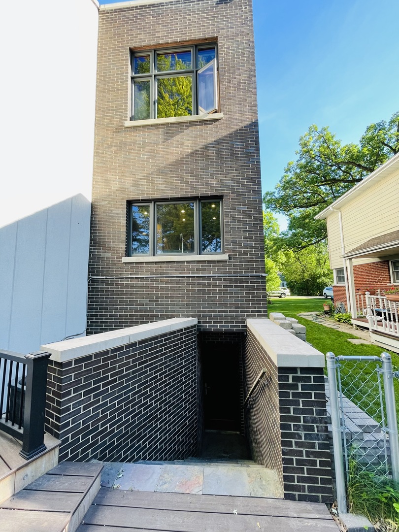 1565 Harding Road Northfield, IL 60093 - Photo 29 of 35 a view of a brick house with a door