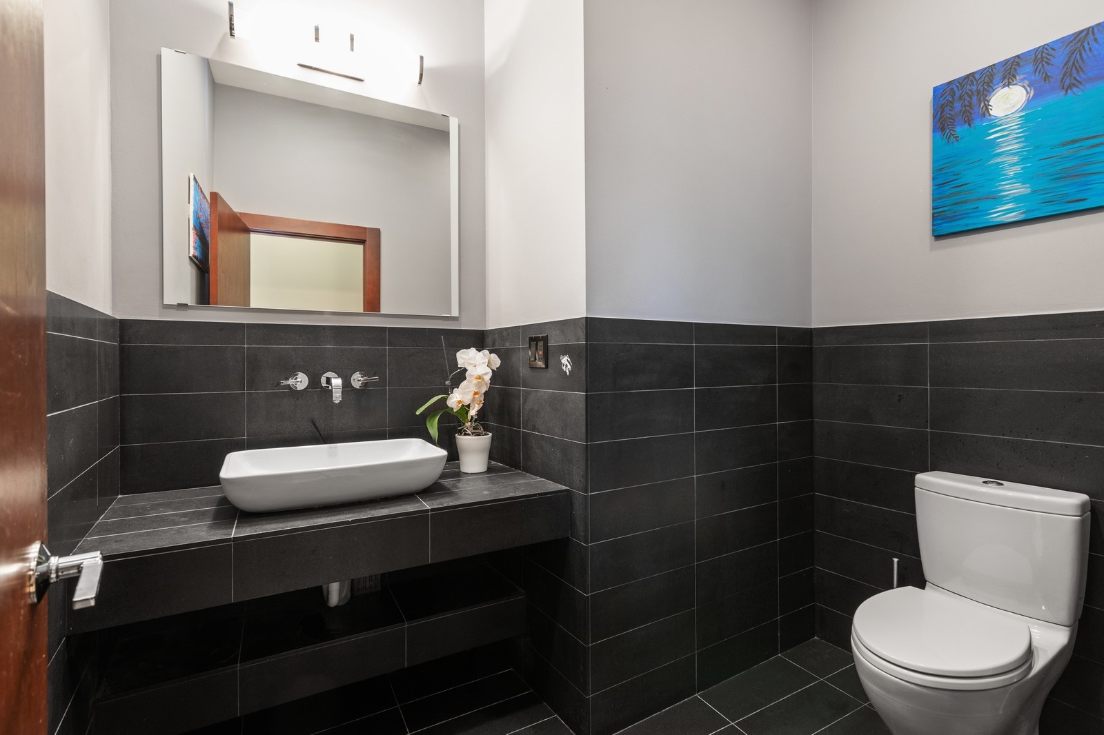 1565 Harding Road Northfield, IL 60093 - Photo 7 of 35 a bathroom with a toilet a sink and mirror