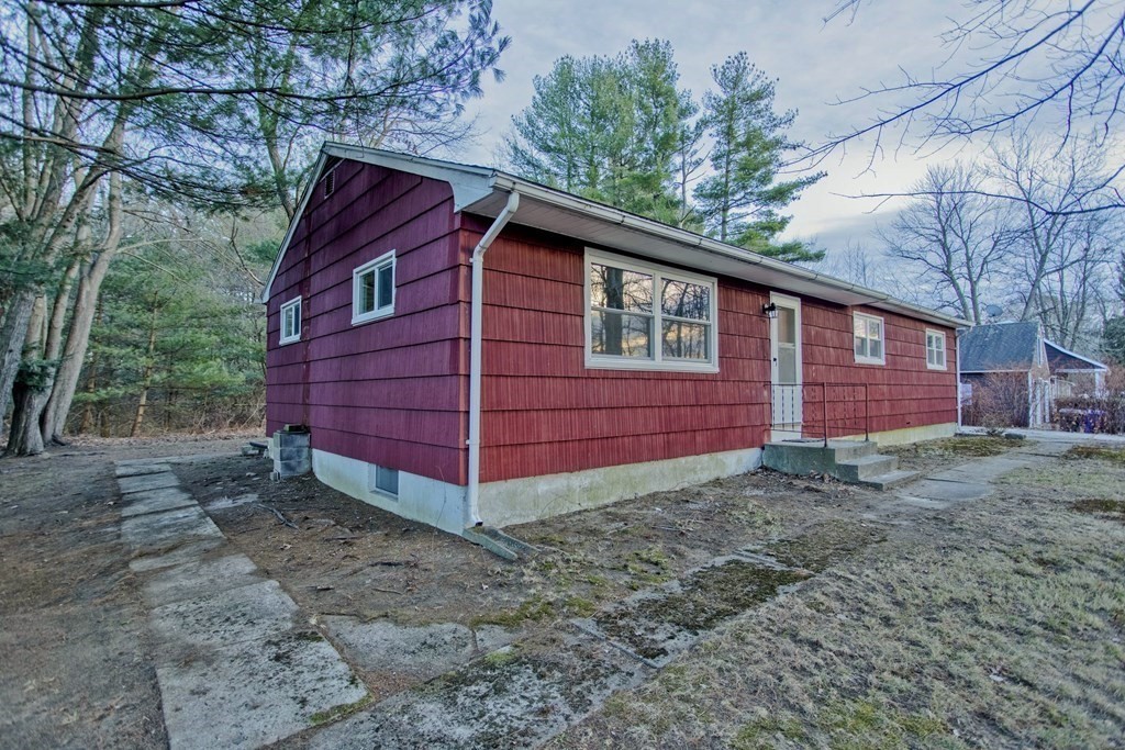 219 Cooley Street Springfield, MA 01128 - Photo 7 of 41 Gallery Image 7
