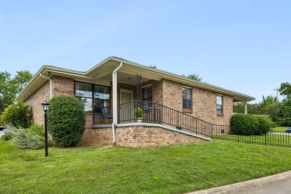 $200,000 | 352 Deer Lake Drive, Nashville, TN 37221