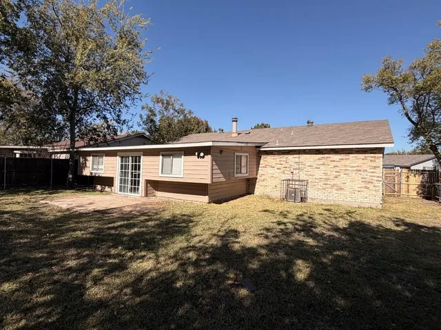 $1,950 | 1722 Dorchester Drive, Arlington, TX 76014