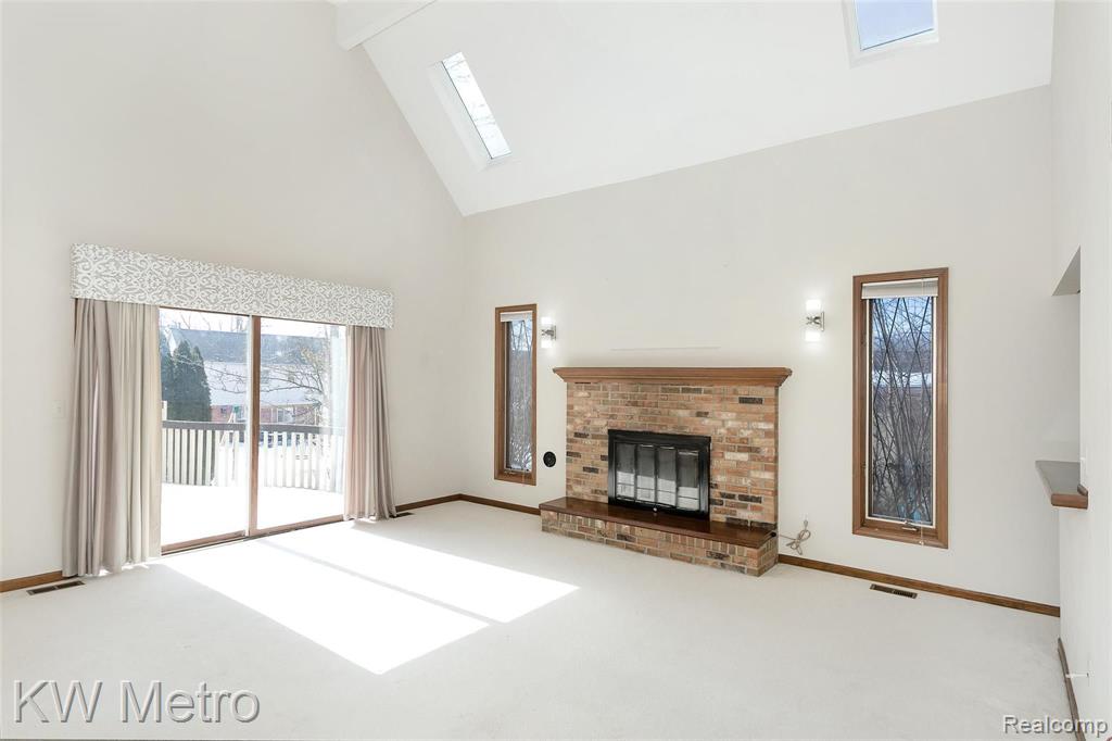 42309 Waterfall Road Northville, MI 48168 - Photo 4 of 58