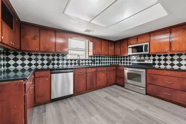 $2,400 | 4002 Cedar Ridge Court, Houston, TX 77082