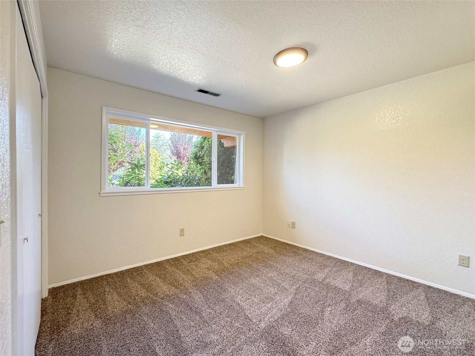 1212 Craig Avenue, Unit 3 Port Angeles, WA 98362 - Photo 20 of 38 an empty room with a window
