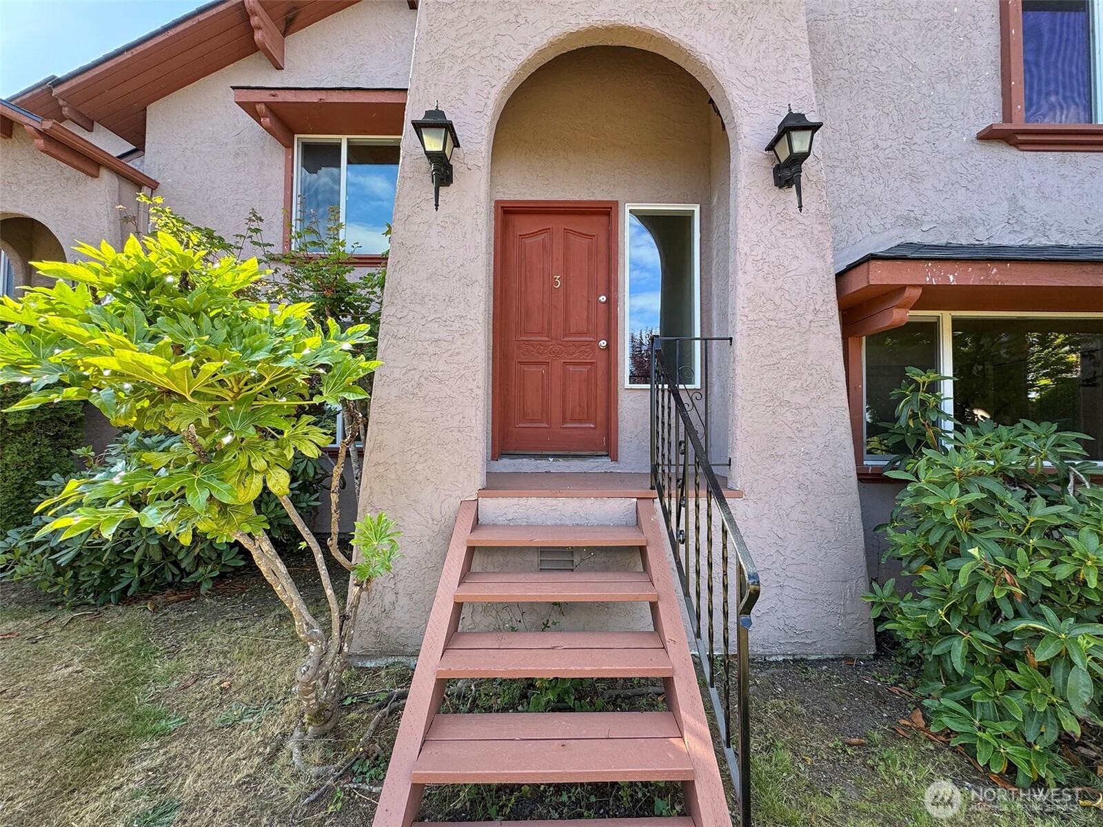 1212 Craig Avenue, Unit 3 Port Angeles, WA 98362 - Photo 4 of 38 a view of a house with a small entryway
