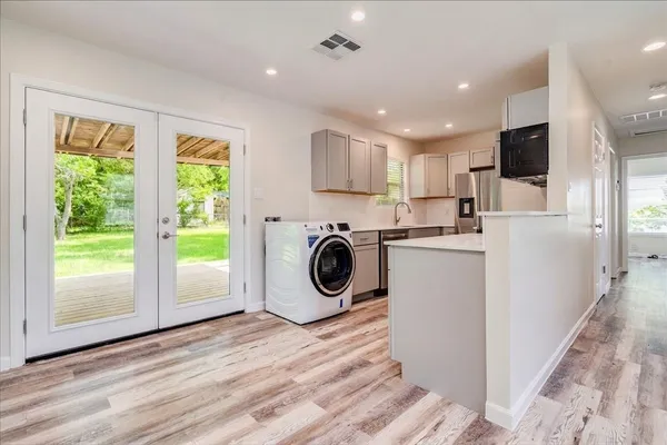 $2,095 | 1800 Forestglade Drive, Austin, TX 78745