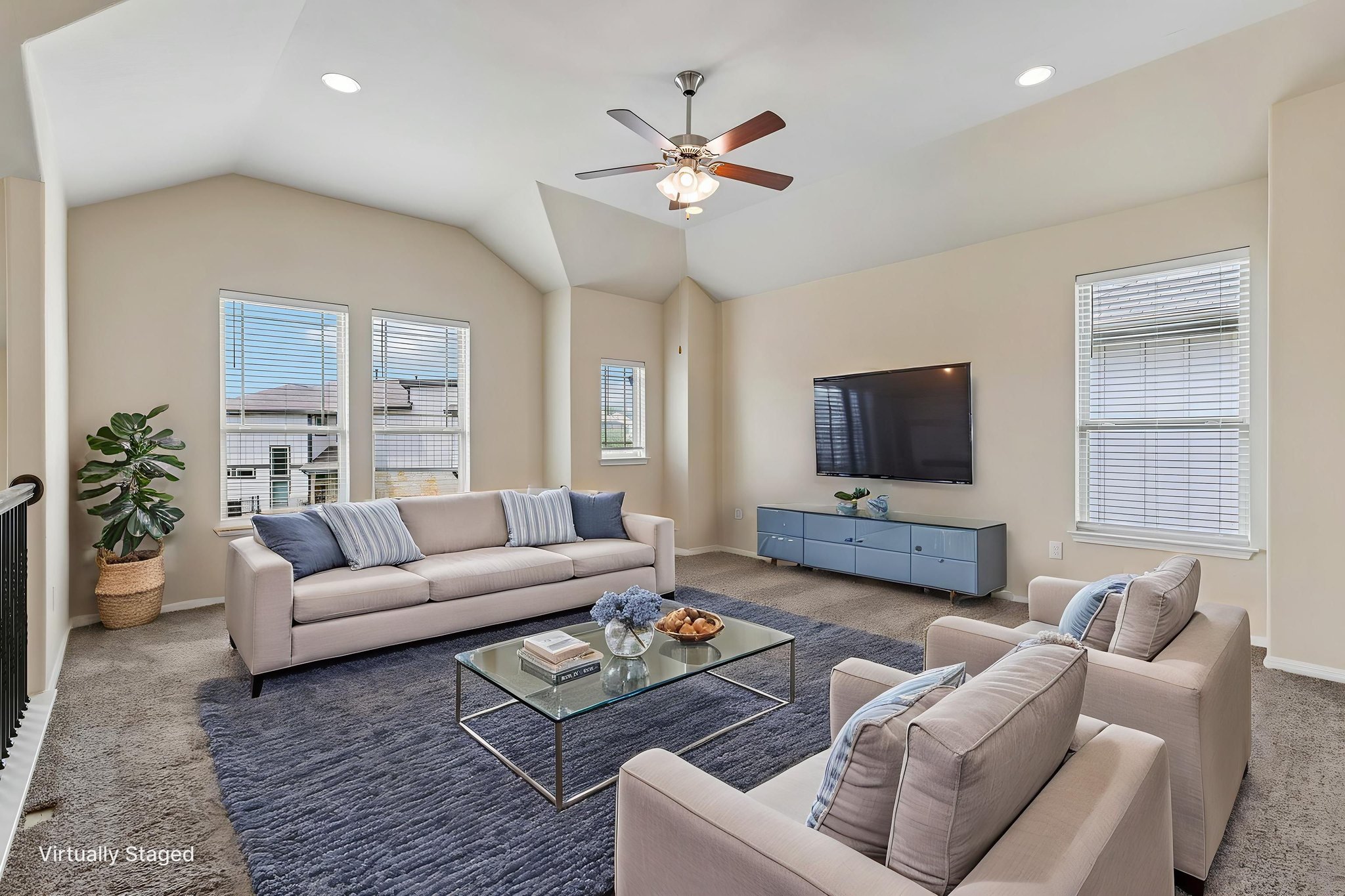 808 Totis Road Austin, TX 78748 - Photo 25 of 40 Spacious living area featuring a vaulted ceiling and recessed lighting
