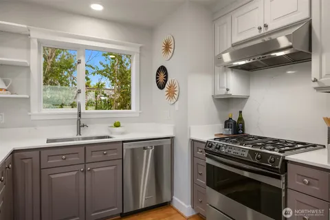 $1,295,000 | 525 West Prospect Street, Unit A, Seattle, WA 98119