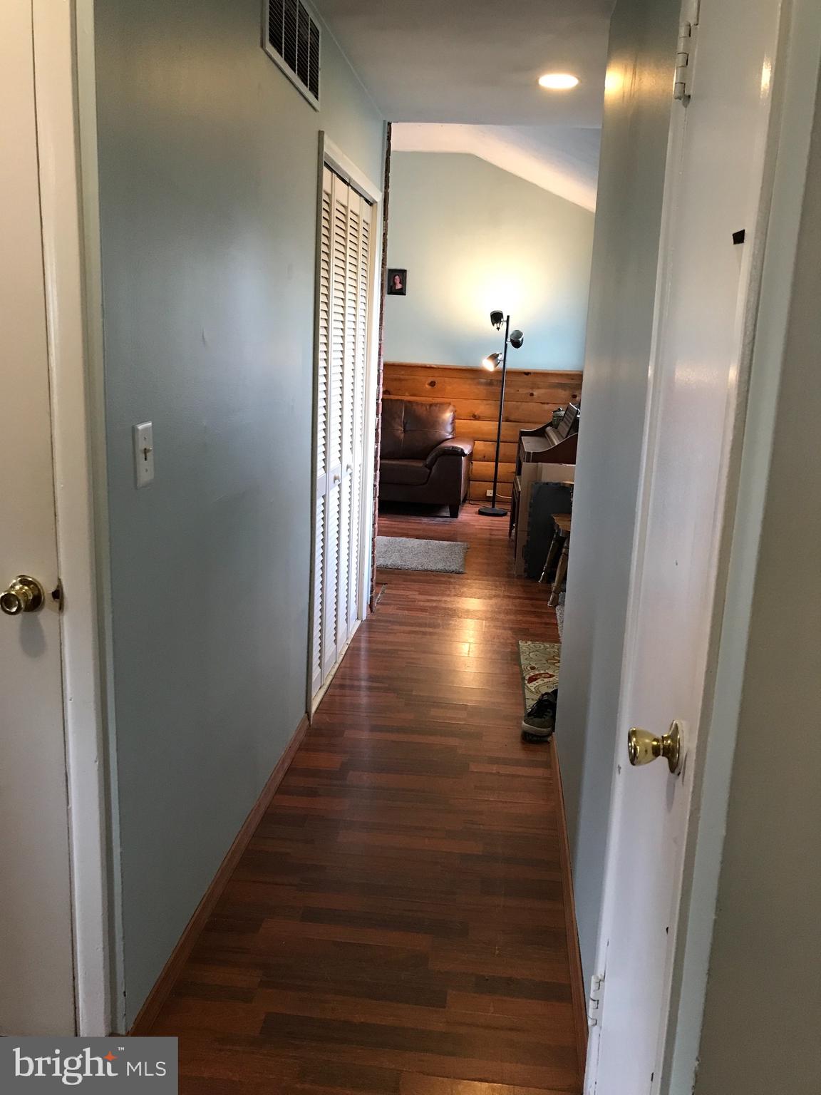11 Marlyn Road Newark, DE 19713 - Photo 27 of 34 hallway to living room