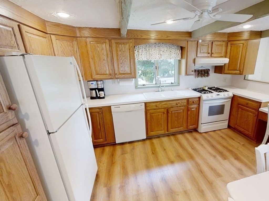 690 Trull Road Tewksbury, MA 01876 - Photo 5 of 31 Gallery Image 5