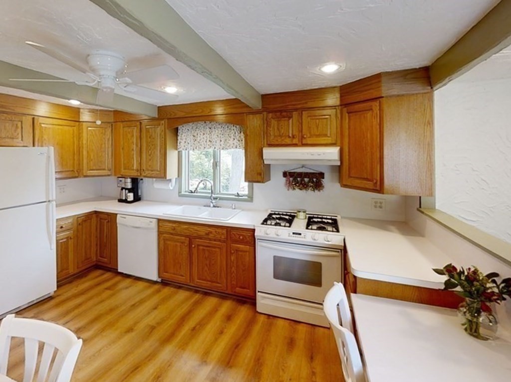 690 Trull Road Tewksbury, MA 01876 - Photo 8 of 31 Gallery Image 8