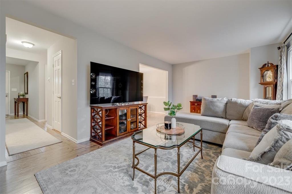 8336 Knights Bridge Road Charlotte, NC 28210 - Photo 4 of 39 Gallery Image 4