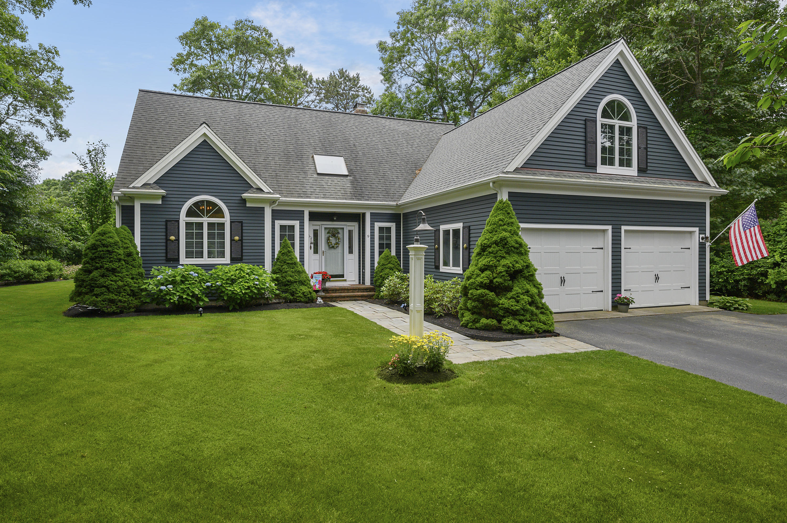 000-photo-front-view-8419181