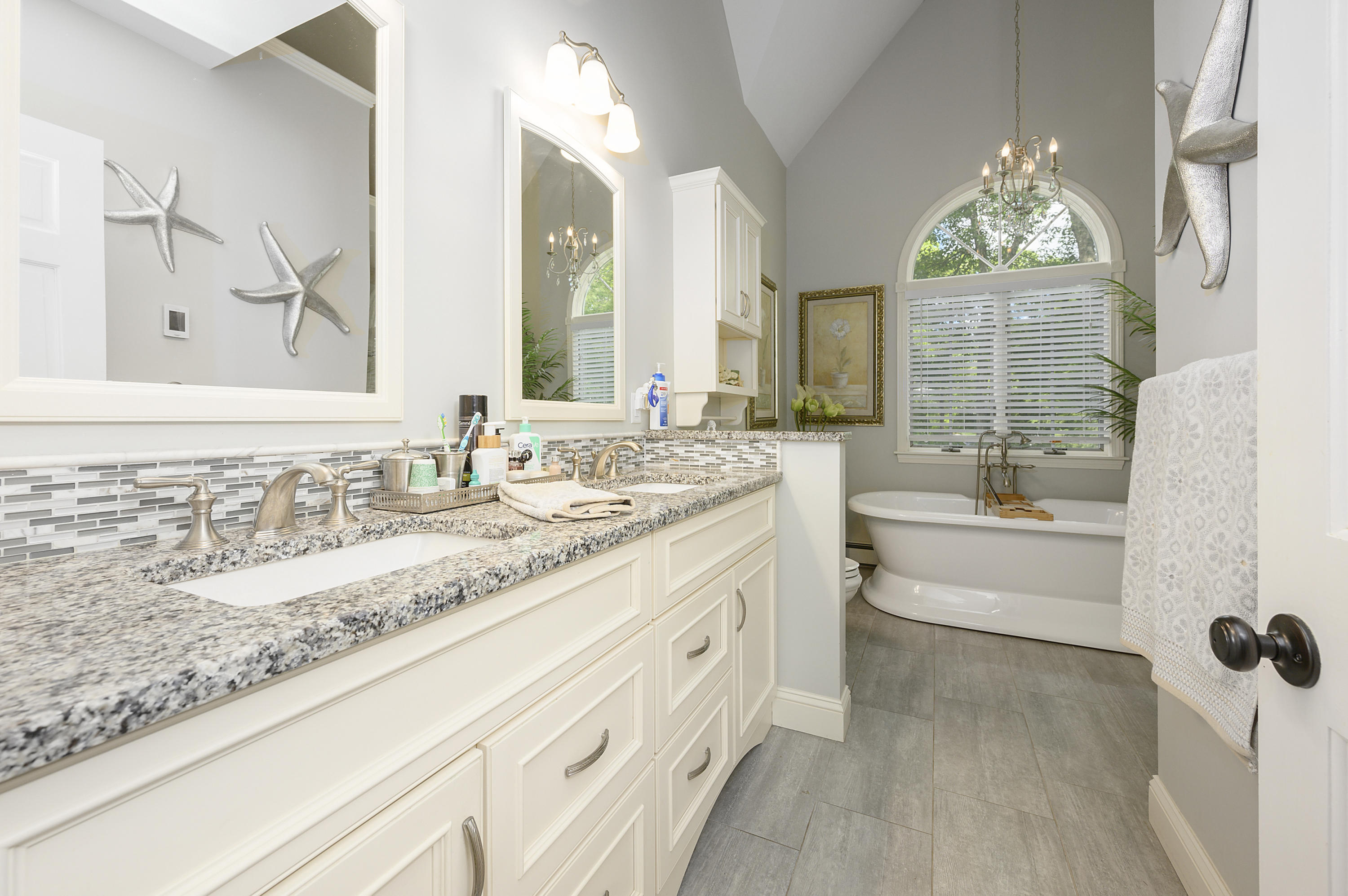 9 Bunker Circle Sandwich, MA 02563 - Photo 13 of 39 012-photo-main-bathroom-8419196