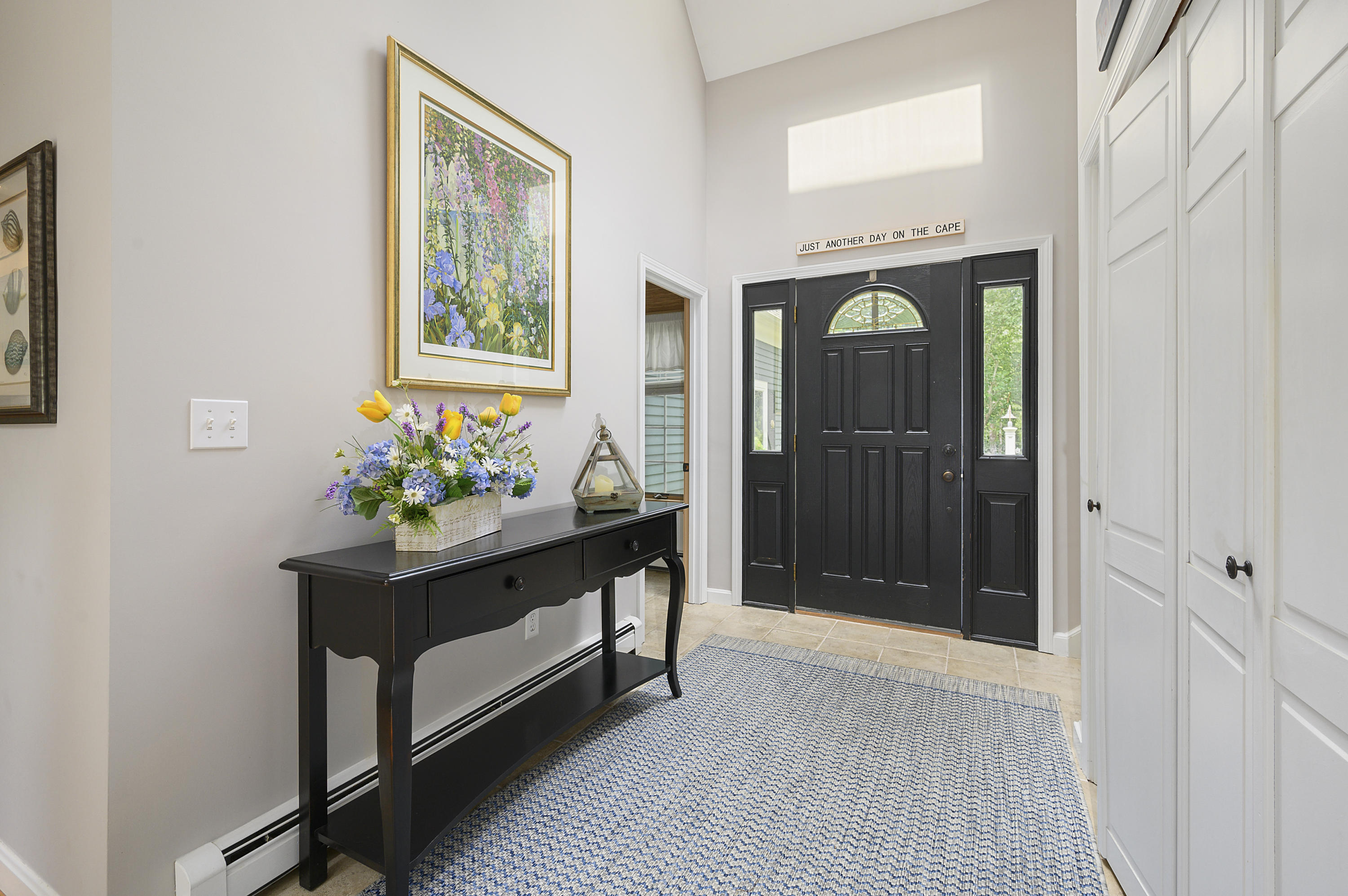 9 Bunker Circle Sandwich, MA 02563 - Photo 2 of 39 001-photo-foyer-8419188