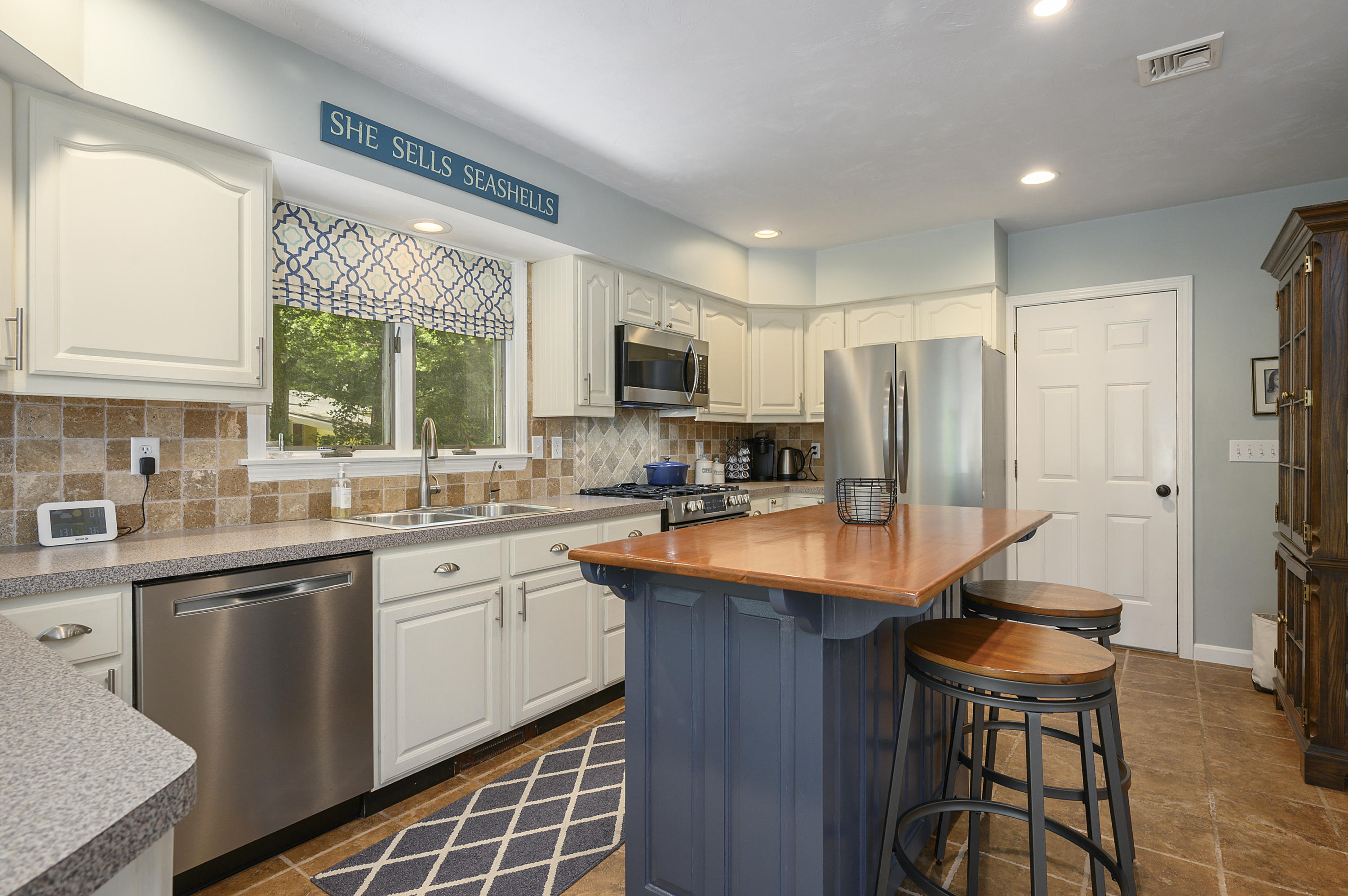 9 Bunker Circle Sandwich, MA 02563 - Photo 9 of 39 008-photo-kitchen-8419200