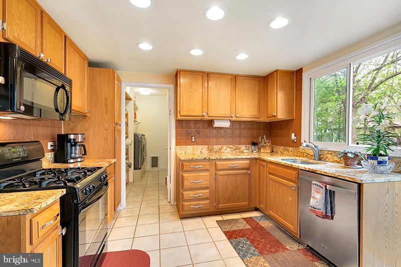 4419 Flintstone Road Alexandria, VA 22306 - Photo 8 of 39 Gallery Image 8