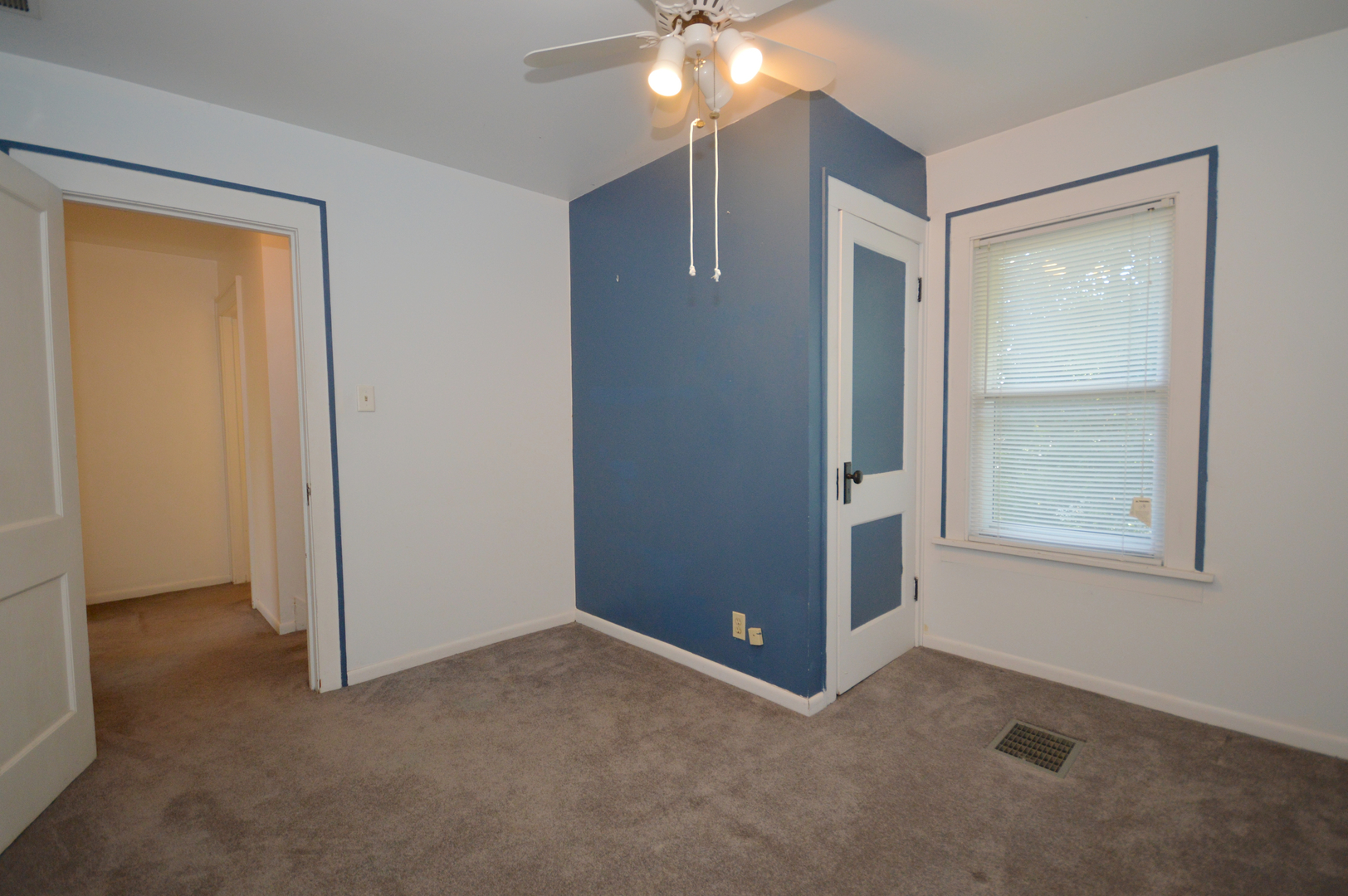 1038 Ferndale Street Gurnee, IL 60031 - Photo 12 of 17 an empty room with windows and closet