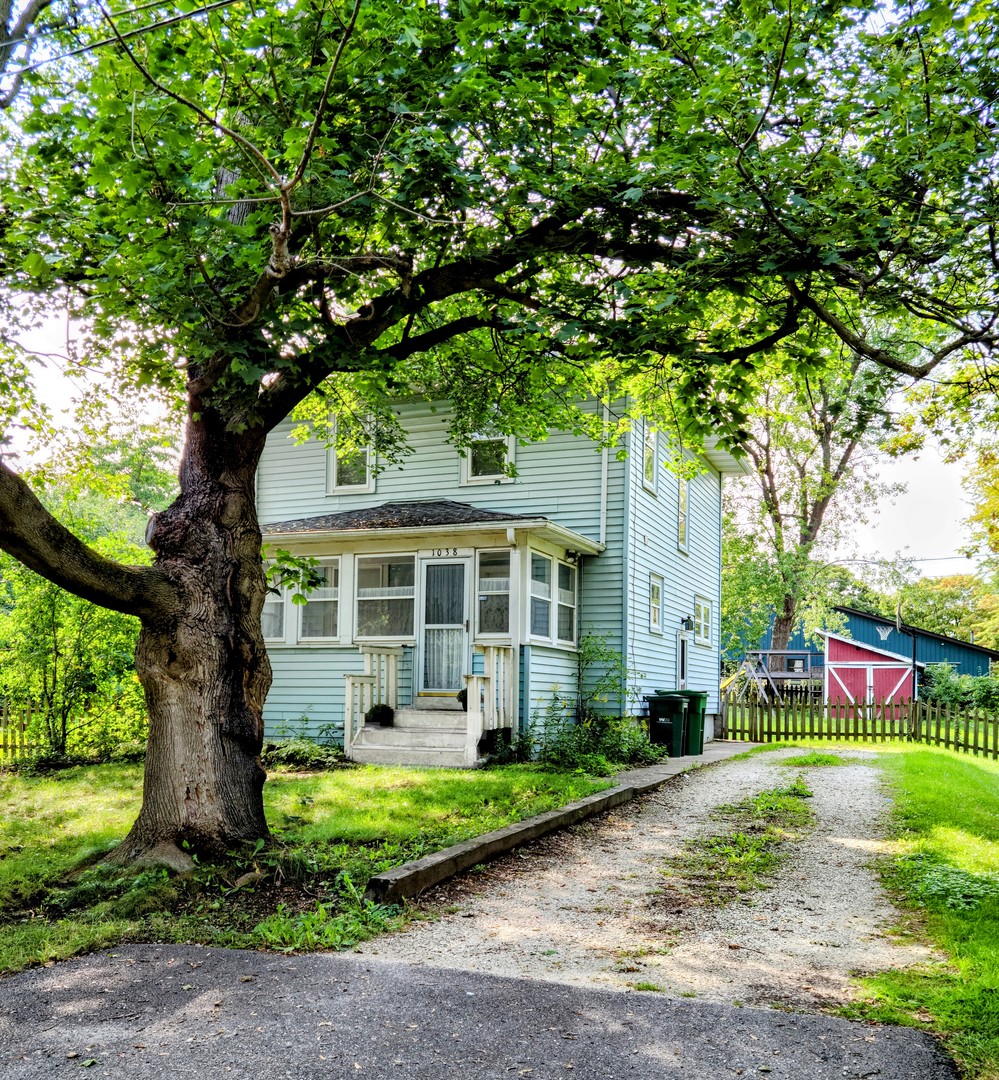 1038 Ferndale Street Gurnee, IL 60031 - Photo 3 of 17 a front view of a house with garden