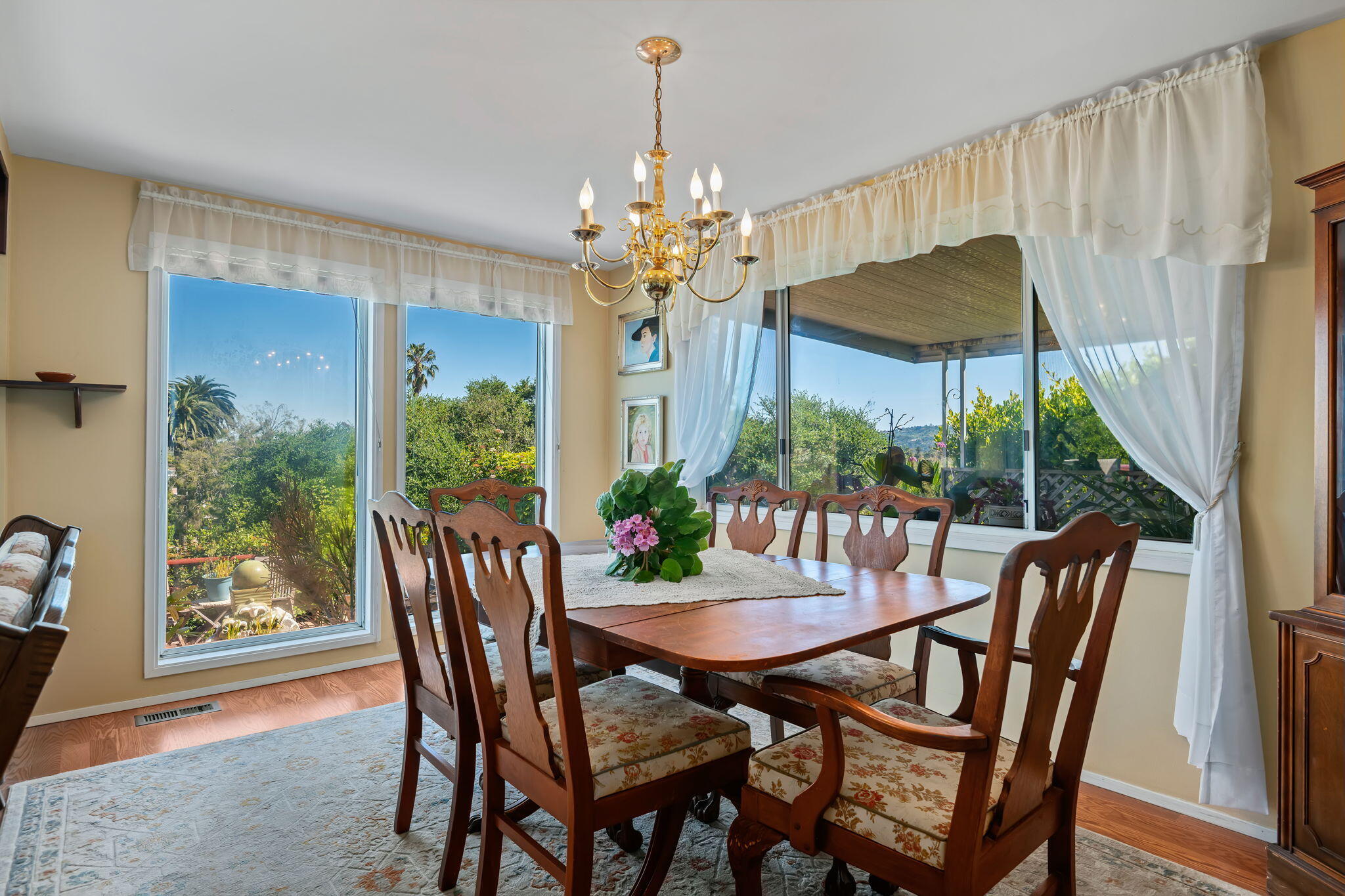 333 Old Mill Road, Unit 215 Santa Barbara, CA 93110 - Photo 9 of 18 13-Dining
