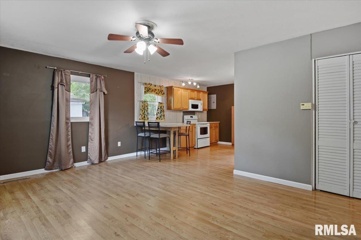 28 Windsor Road Springfield, IL 62702 - Photo 5 of 30 Gallery Image 5