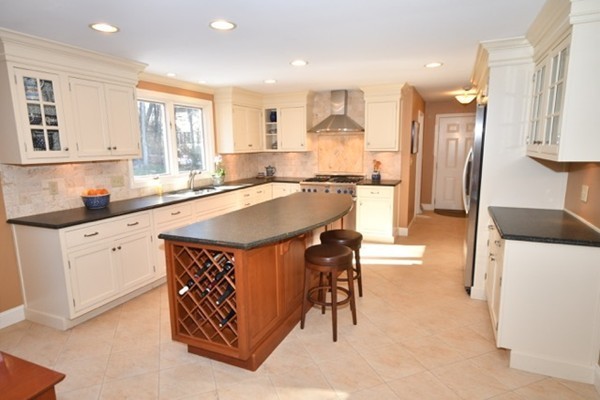65 Spring Hill Road North Andover, MA 01845 - Photo 3 of 30 Gallery Image 3
